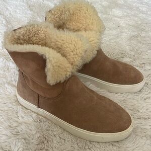 Women’s new Ugg suede chestnut boot size 8